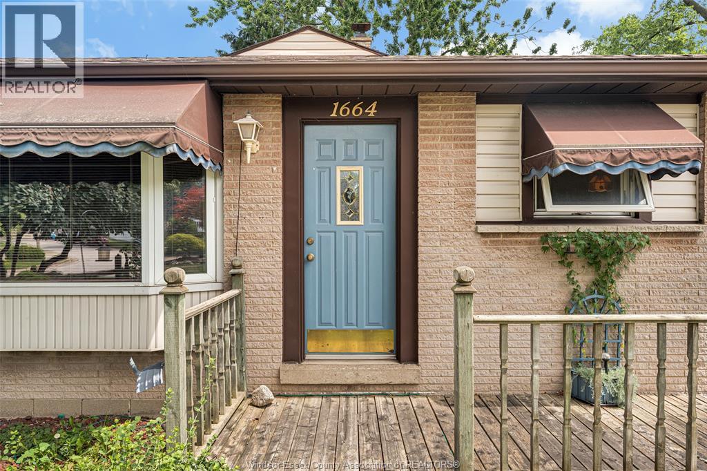 1664 Greenview Crescent, Windsor, Ontario  N9C 2E9 - Photo 2 - 26018216