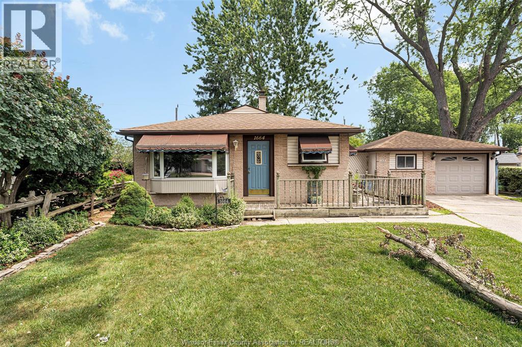 1664 Greenview Crescent, Windsor, Ontario  N9C 2E9 - Photo 3 - 26018216