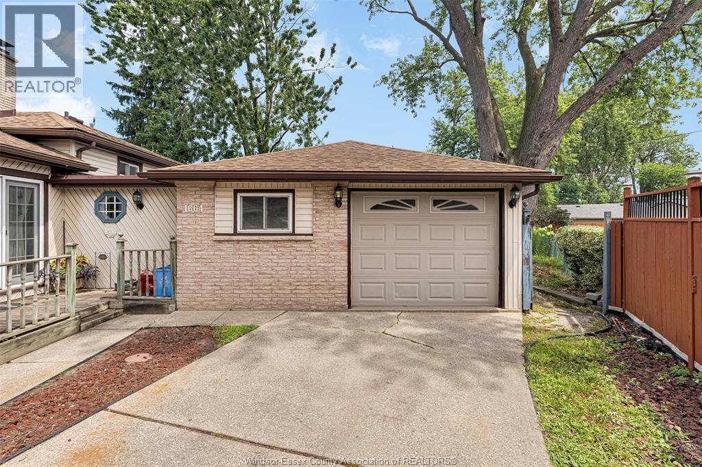 1664 Greenview Crescent, Windsor, Ontario  N9C 2E9 - Photo 4 - 26018216