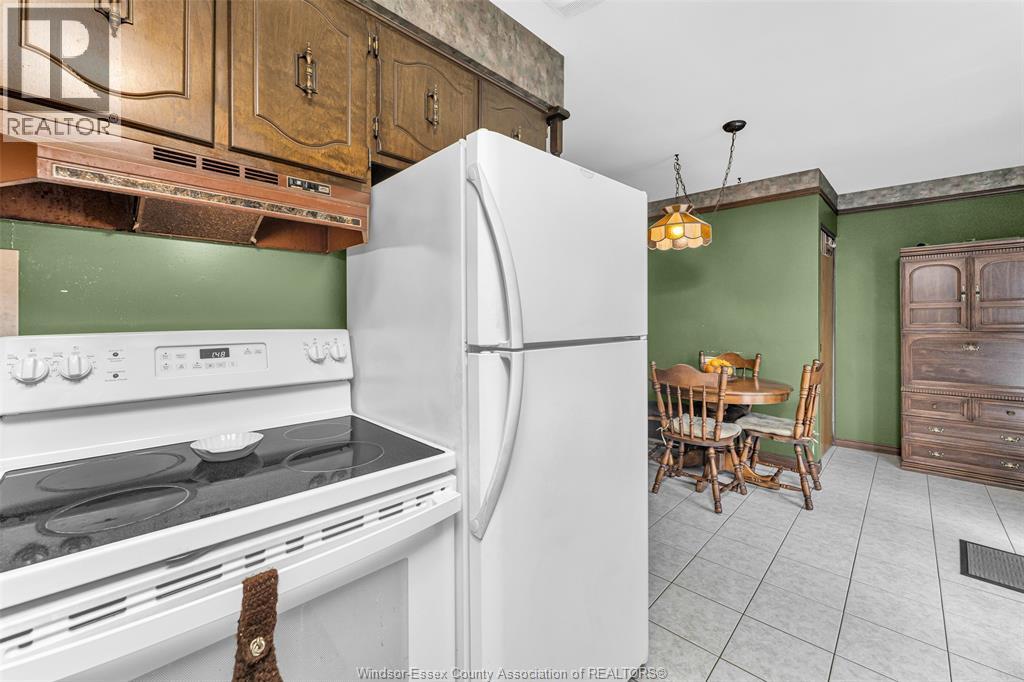1664 Greenview Crescent, Windsor, Ontario  N9C 2E9 - Photo 9 - 26018216