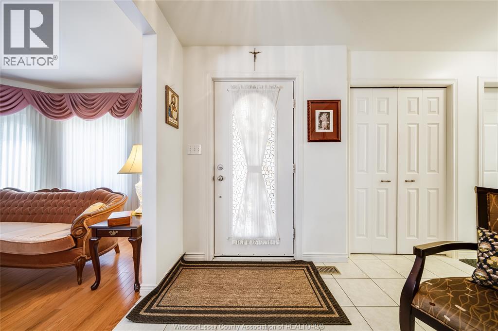 2485 Youngstown Street, Windsor, Ontario  N9E 4L7 - Photo 5 - 26018183