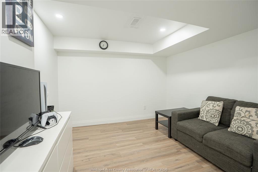 3381 Pineview Crescent, Windsor, Ontario  N8R 2A6 - Photo 17 - 26018079