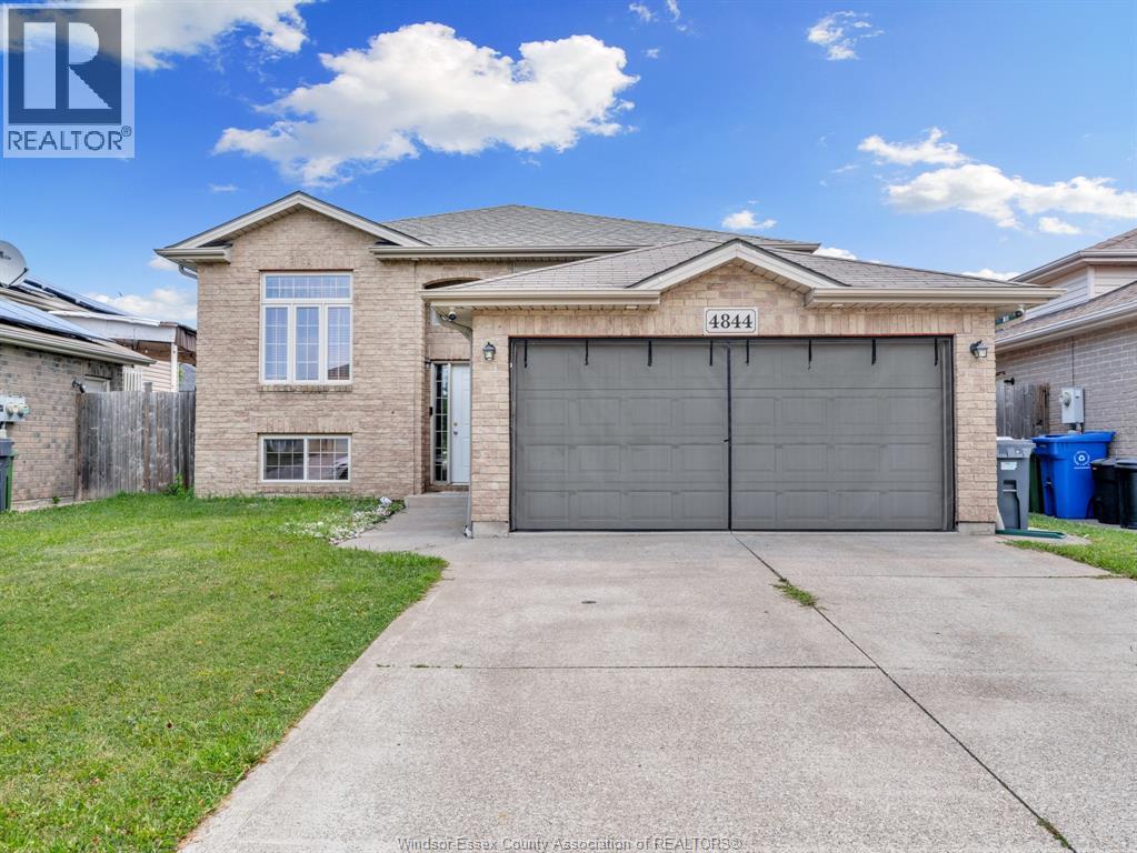 4844 Whitefish Crescent, Windsor, Ontario  N9G 3E2 - Photo 2 - 26018249