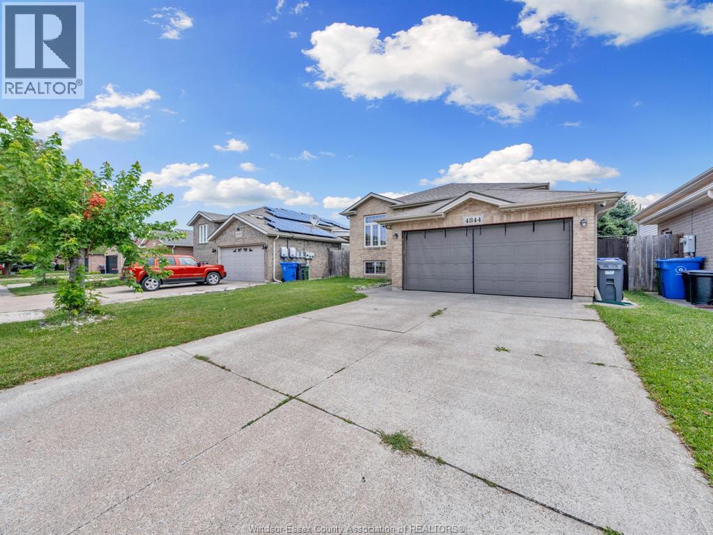 4844 Whitefish Crescent, Windsor, Ontario  N9G 3E2 - Photo 3 - 26018249