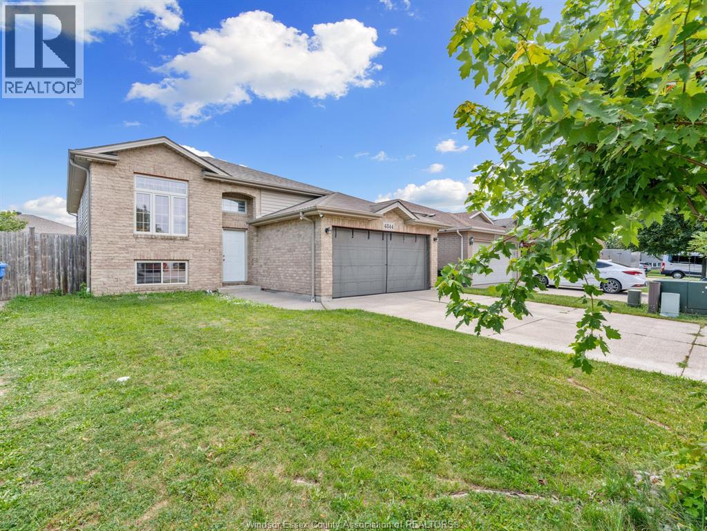 4844 Whitefish Crescent, Windsor, Ontario  N9G 3E2 - Photo 5 - 26018249