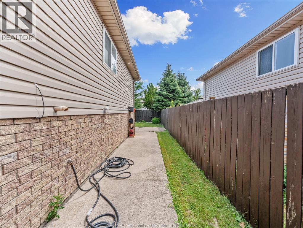 4844 Whitefish Crescent, Windsor, Ontario  N9G 3E2 - Photo 9 - 26018249