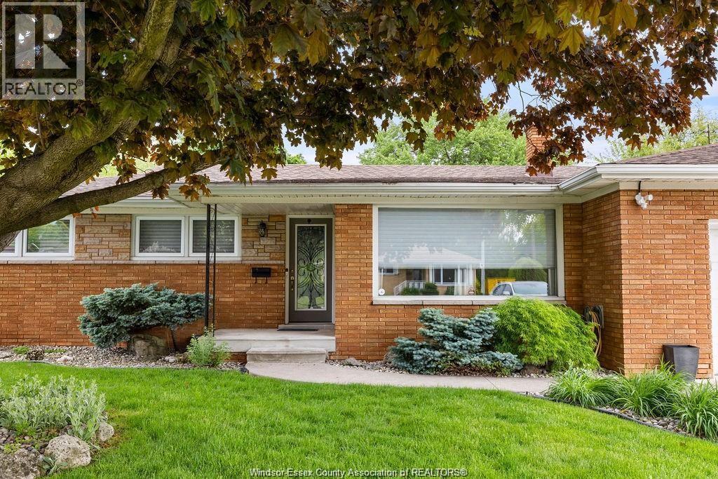 1670 Campbell Avenue, Windsor, Ontario  N9B 2K6 - Photo 2 - 26018302