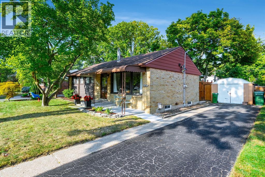 3260 Everts Avenue, Windsor, Ontario  N9E 2V8 - Photo 1 - 26018313