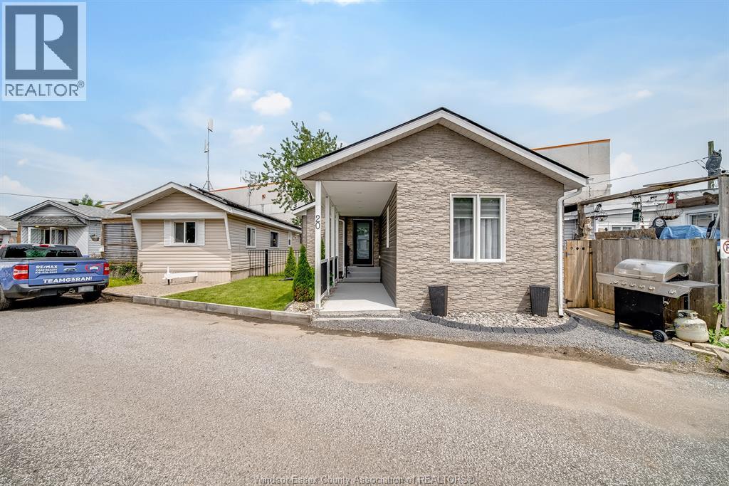 20 Bonita Avenue, Windsor, Ontario  N8W 2B5 - Photo 3 - 26018316