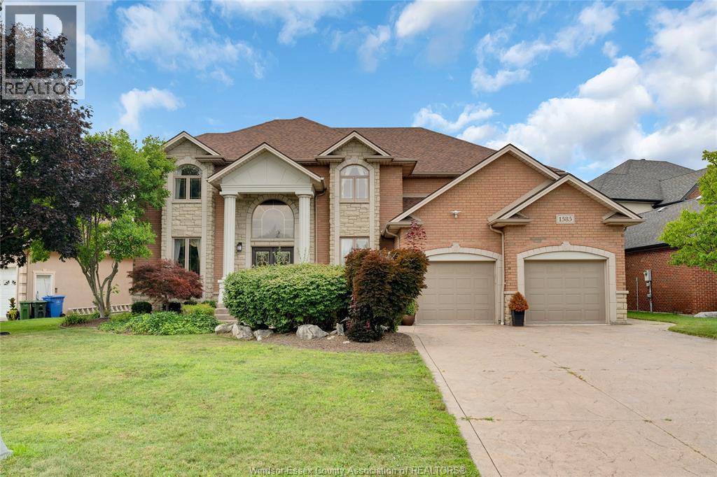 1585 STONEYBROOK CRESCENT, Windsor, Ontario