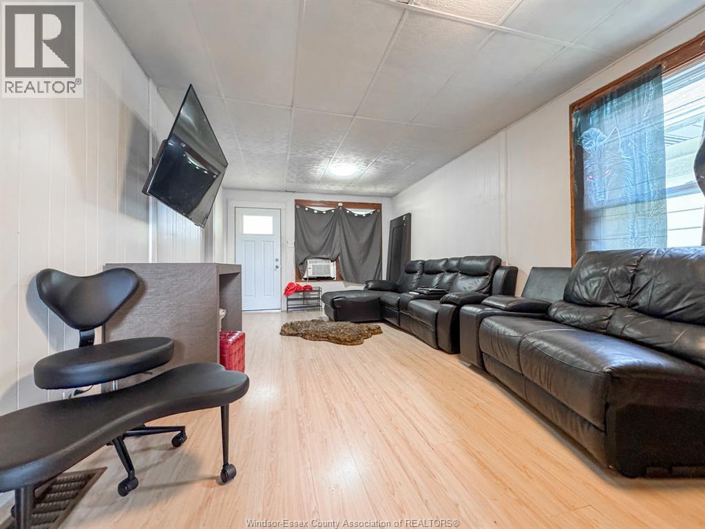 1037 Howard Avenue, Windsor, Ontario  N9A 1S6 - Photo 4 - 26018323
