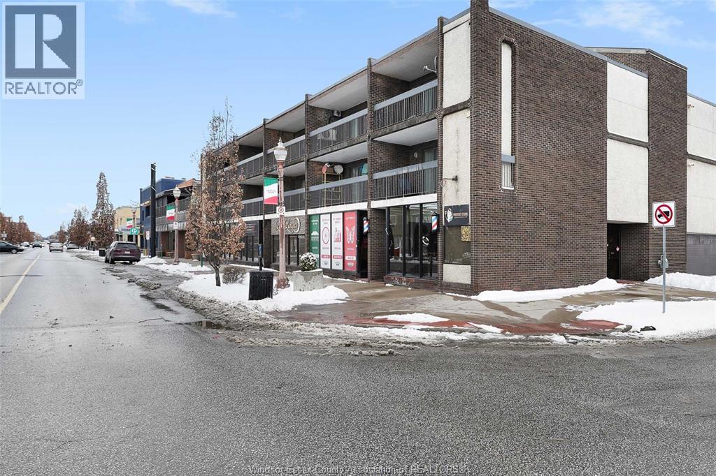 995 Elsmere, Windsor, Ontario  N9A 2A8 - Photo 1 - 26018350
