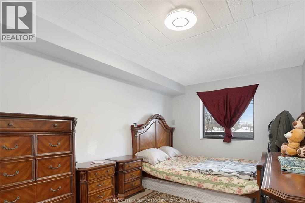 995 Elsmere, Windsor, Ontario  N9A 2A8 - Photo 16 - 26018350