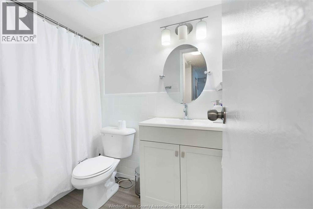 995 Elsmere, Windsor, Ontario  N9A 2A8 - Photo 17 - 26018350