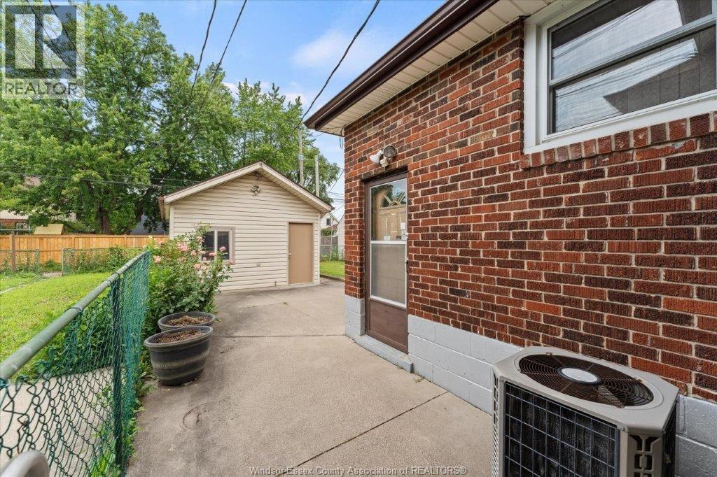 1663 Elsmere, Windsor, Ontario  N8X 4H5 - Photo 32 - 26018352