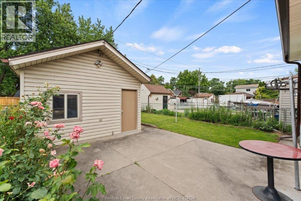 1663 Elsmere, Windsor, Ontario  N8X 4H5 - Photo 33 - 26018352