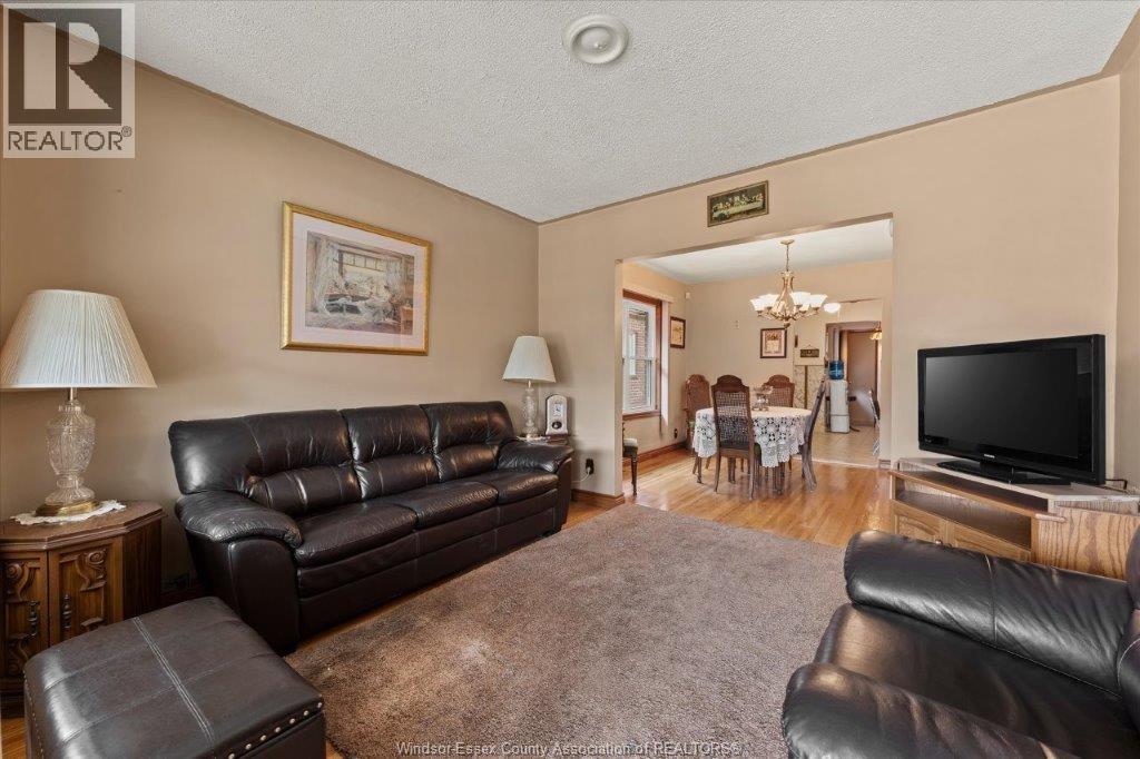 1663 Elsmere, Windsor, Ontario  N8X 4H5 - Photo 5 - 26018352