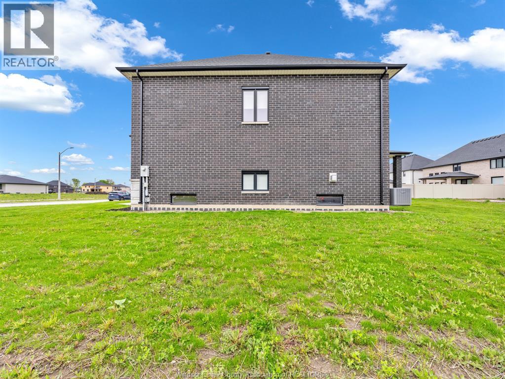 569 Holburn, Windsor, Ontario  N8X 0A3 - Photo 6 - 26018359