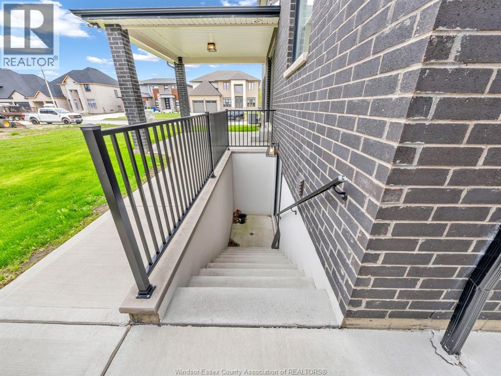 569 Holburn, Windsor, Ontario  N8X 0A3 - Photo 9 - 26018359