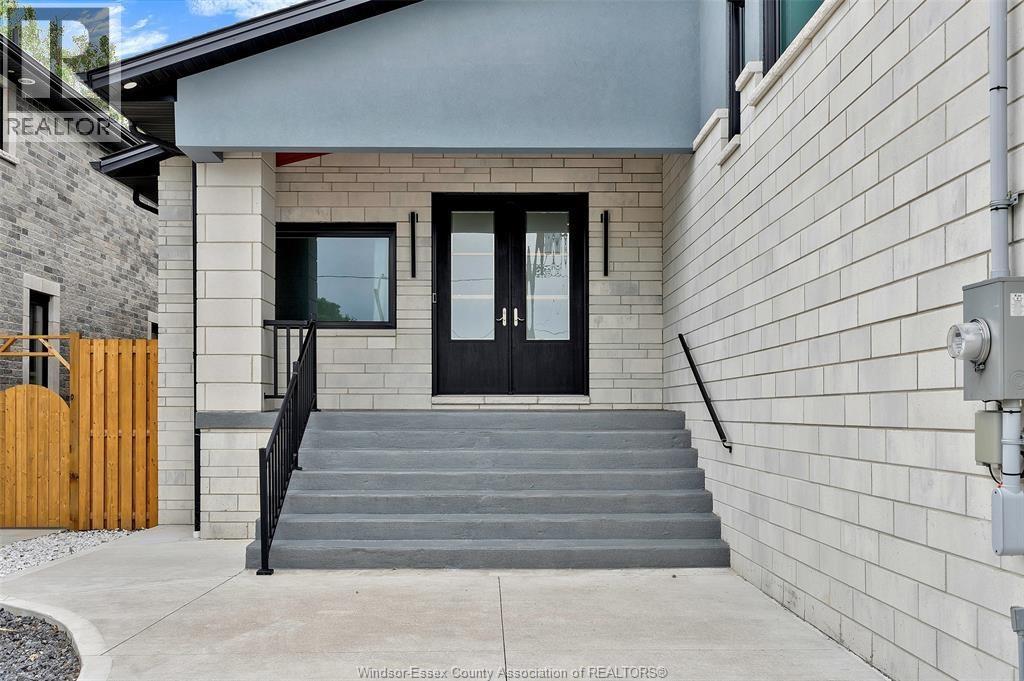 2585 Kenora Street, Windsor, Ontario  N9B 1Y3 - Photo 2 - 26018370