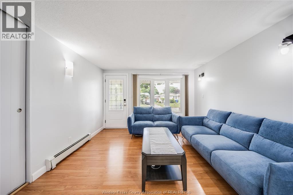 10395 Caledon Court, Windsor, Ontario  N8R 1C7 - Photo 4 - 26018413