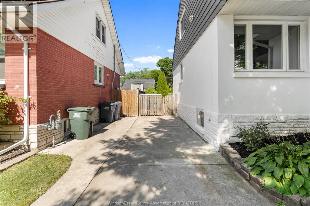 1574 Arthur, Windsor, Ontario  N8Y 3Y9 - Photo 5 - 26018411