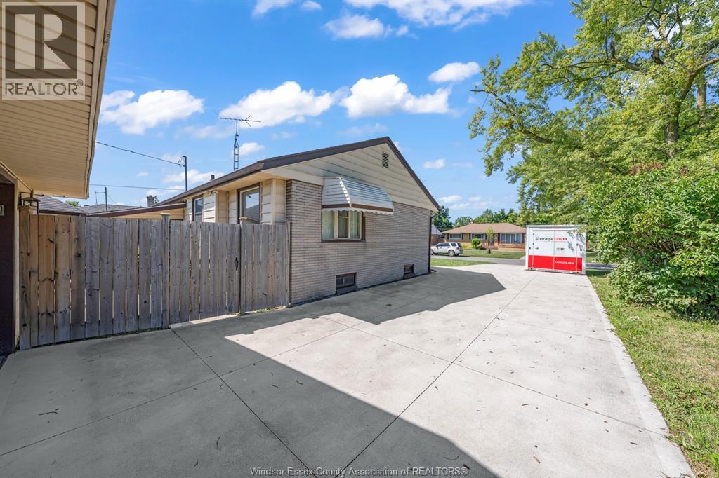 3302 Woodlawn Avenue, Windsor, Ontario  N8W 2J3 - Photo 10 - 26018447