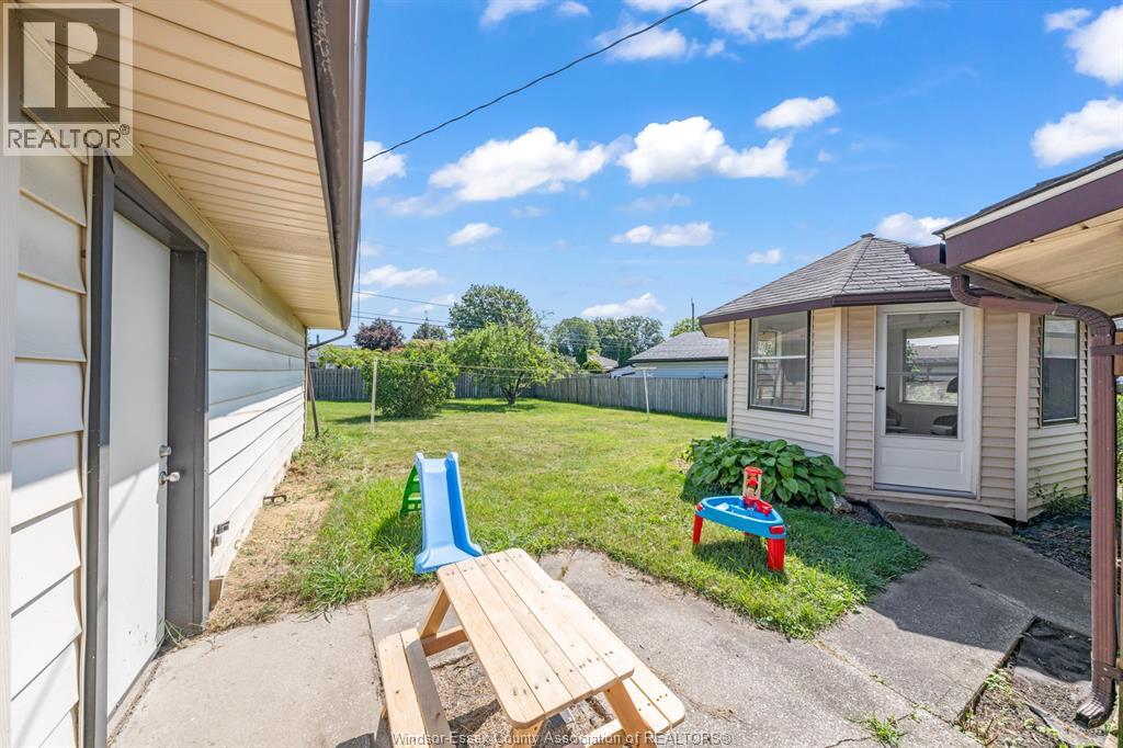 3302 Woodlawn Avenue, Windsor, Ontario  N8W 2J3 - Photo 39 - 26018447