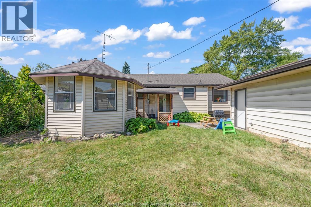 3302 Woodlawn Avenue, Windsor, Ontario  N8W 2J3 - Photo 40 - 26018447