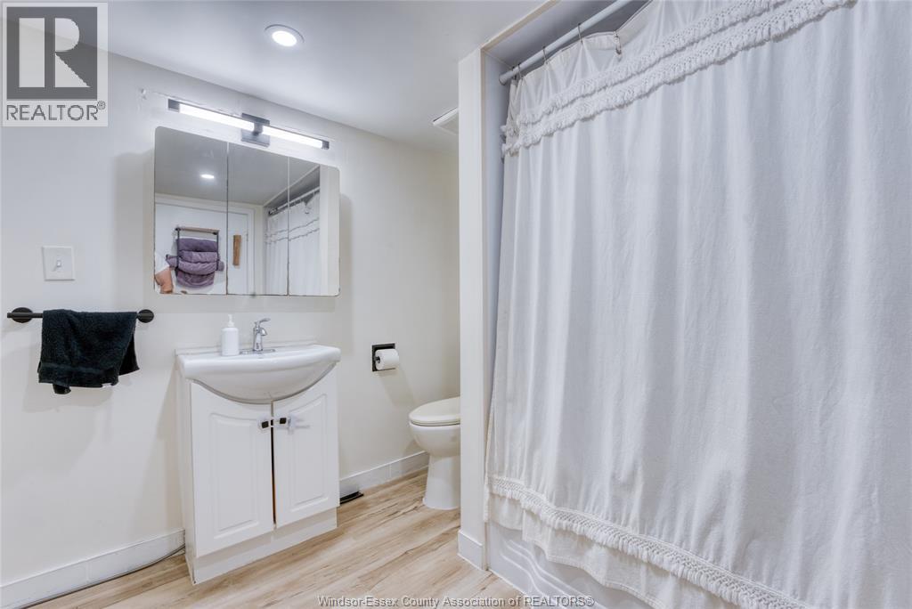 12437 St Thomas, Tecumseh, Ontario  N8N 1H7 - Photo 15 - 26018422