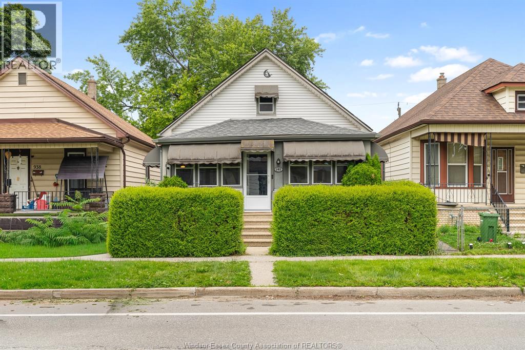 942 Lincoln Road, Windsor, Ontario  N8Y 2H2 - Photo 1 - 26018465