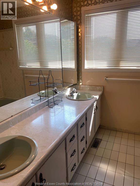 2383 Parkwood, Windsor, Ontario  N8W 2K3 - Photo 11 - 26018434