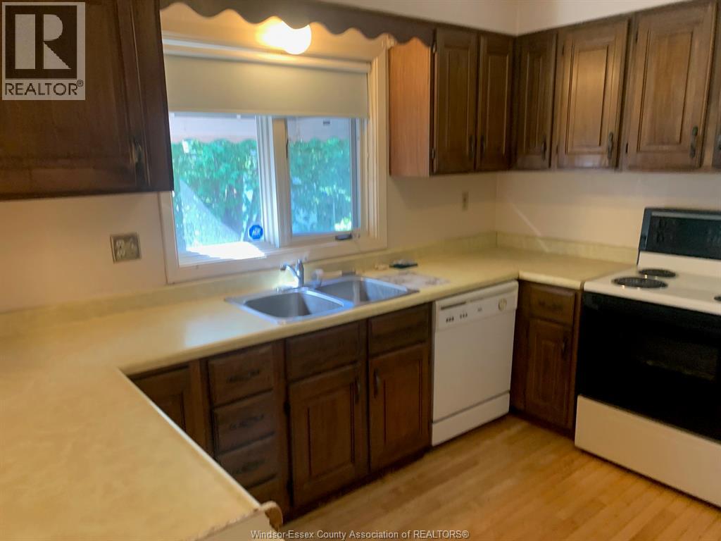 2383 Parkwood, Windsor, Ontario  N8W 2K3 - Photo 3 - 26018434