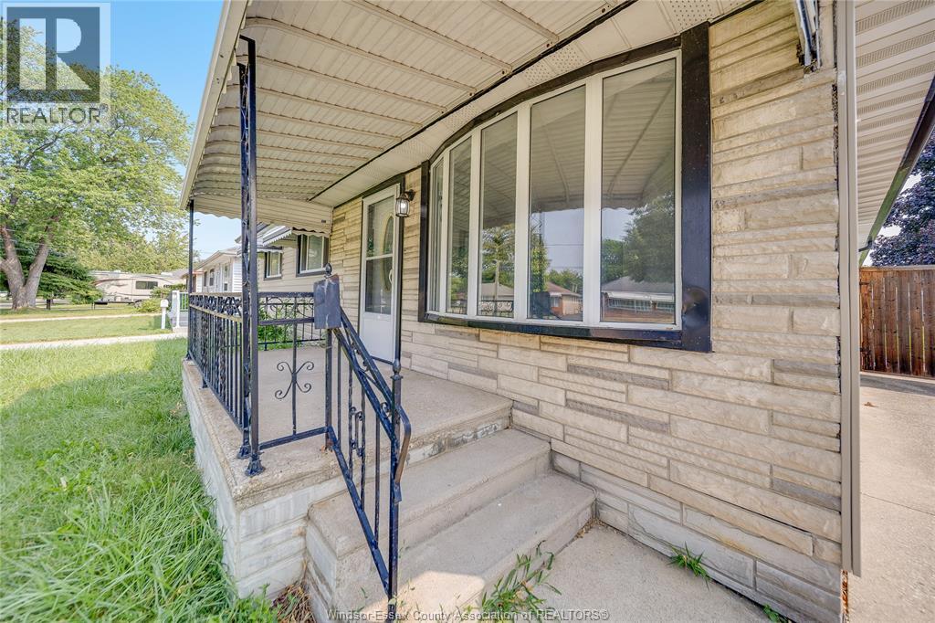 1650 Glendale, Windsor, Ontario  N8T 2N2 - Photo 4 - 26018369