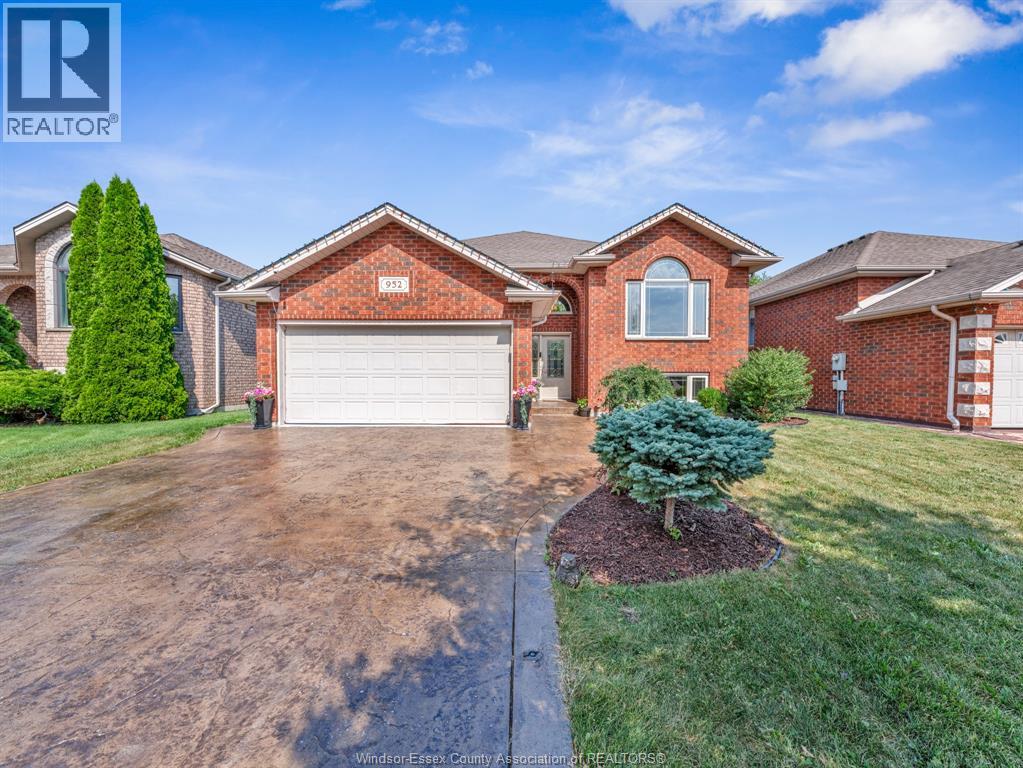 952 BANWELL, Windsor, Ontario