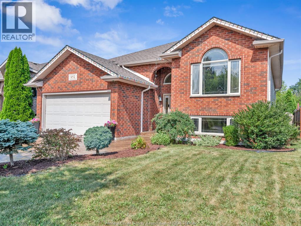 952 Banwell, Windsor, Ontario  N8P 1J2 - Photo 2 - 26018498