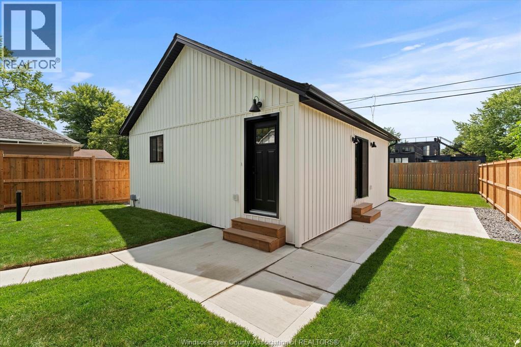 557 ELINOR STREET, Windsor, Ontario