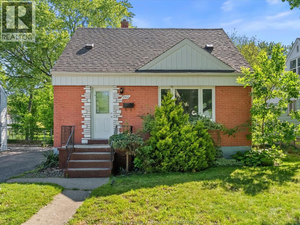 962 Askin, Windsor, Ontario  N9B 2X7 - Photo 1 - 26018560
