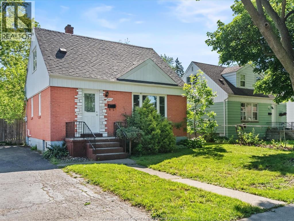 962 Askin, Windsor, Ontario  N9B 2X7 - Photo 2 - 26018560
