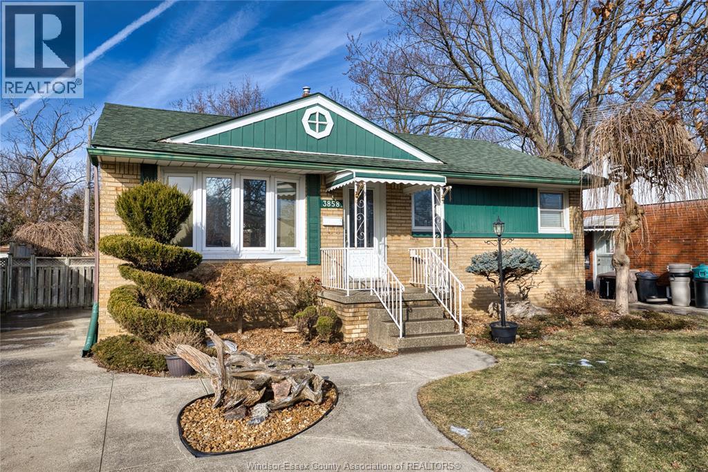 3858 Hillcrest Boulevard, Windsor, Ontario  N9C 2E3 - Photo 1 - 26018643