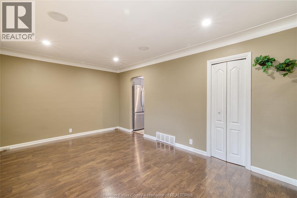 3858 Hillcrest Boulevard, Windsor, Ontario  N9C 2E3 - Photo 4 - 26018643