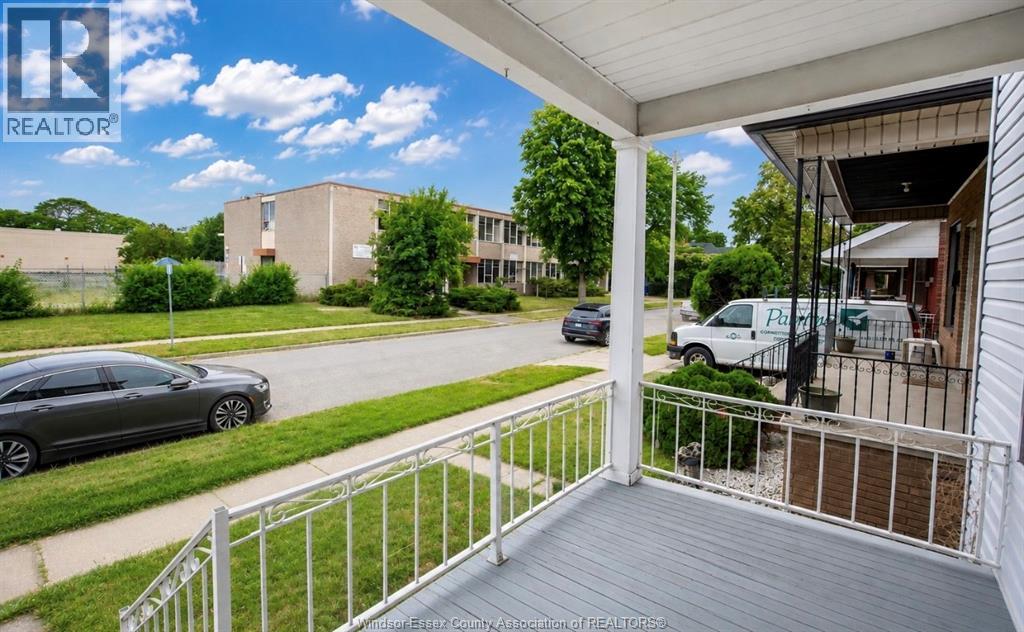 790 Marentette, Windsor, Ontario  N9A 1Z6 - Photo 2 - 26018634