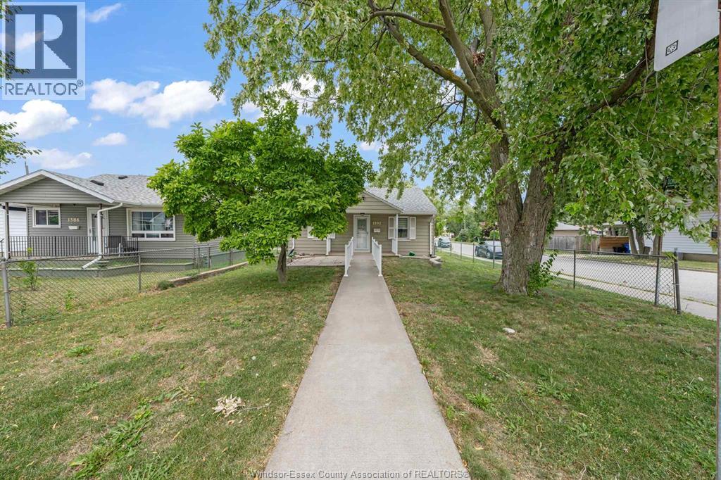 1592 Prince Road, Windsor, Ontario  N9C 3B3 - Photo 2 - 26018594