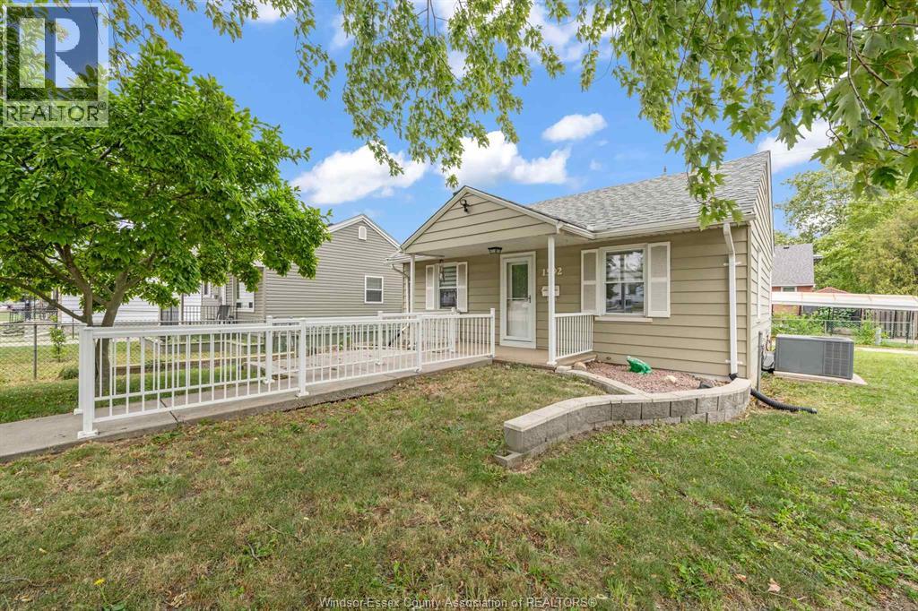 1592 Prince Road, Windsor, Ontario  N9C 3B3 - Photo 4 - 26018594