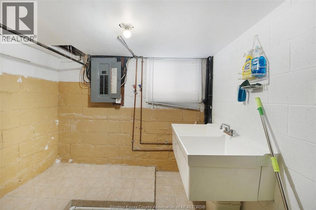 907 Gladstone Avenue Unit# Main, Windsor, Ontario  N9A 2R5 - Photo 18 - 26018665