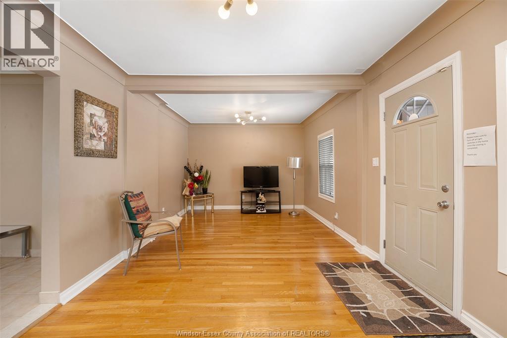 907 Gladstone Avenue Unit# Main, Windsor, Ontario  N9A 2R5 - Photo 3 - 26018665
