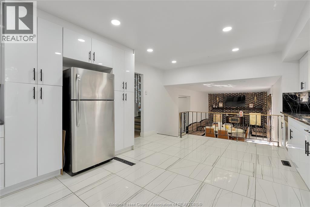 655 Roseland Drive South, Windsor, Ontario  N9G 1T7 - Photo 8 - 26018698