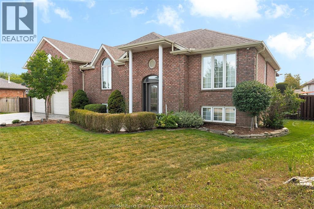 2071 Eugeni, Tecumseh, Ontario  N9K 1B3 - Photo 2 - 26018714