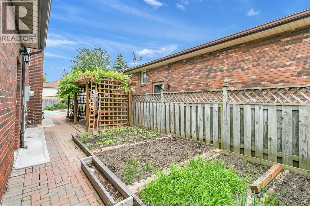 2862 Mangin Crescent, Windsor, Ontario  N9E 4K9 - Photo 49 - 26018748