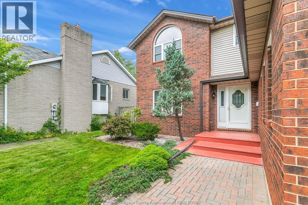 2862 Mangin Crescent, Windsor, Ontario  N9E 4K9 - Photo 5 - 26018748